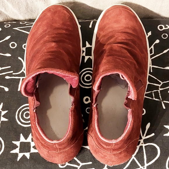 Cinzia Araia slip-on mid-sneaker in berry suede, sz40, EUC - Picture 7 of 12